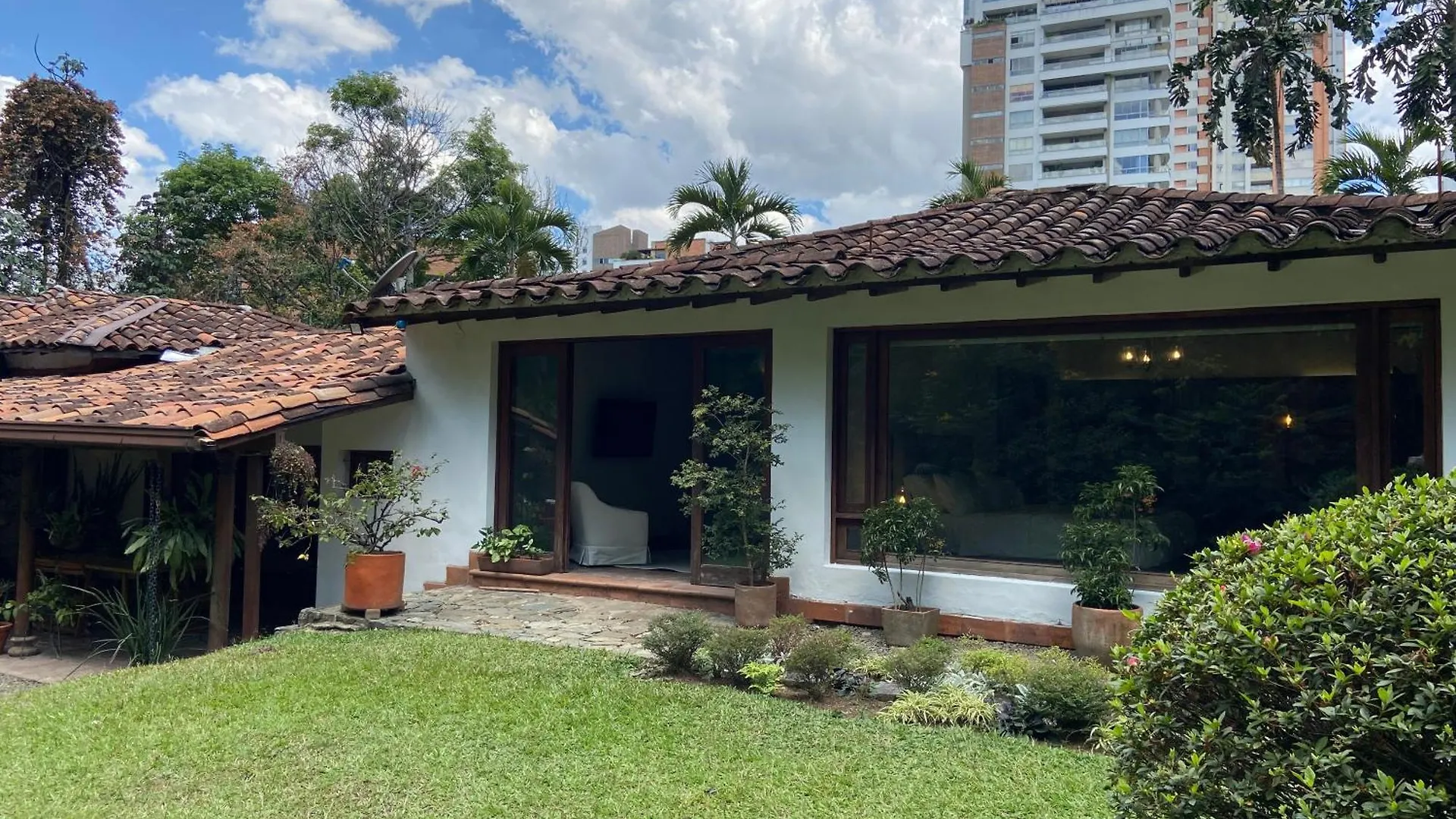 Aparthotel Casa Chipre By Wynwood House Medellín Colombia
